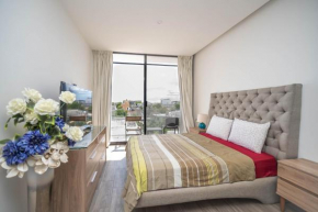 404 Vanessa - Modern apt ideal for a couple, centrally located near the beaches